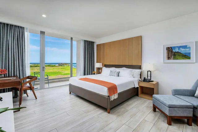 غرفة بسرير كينج بشرفة، Koi Resort Saint Kitts Curio Collection By Hilton 1/3