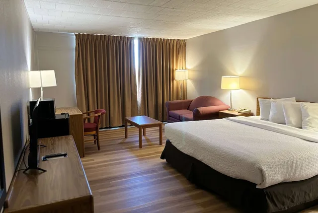 غرفة ديلوكس بسرير كينج، Days Inn by Wyndham Williamsport 1/2