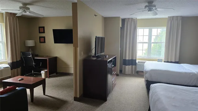 جناح بسريرين كوين لذوي الإعاقة، Comfort Inn and Suites Grafton Cedarburg 4/4