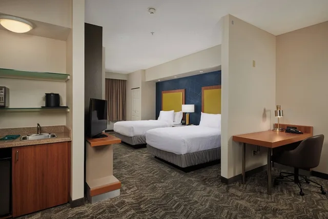 جناح بسريرين مزدوجين مع سرير سحّاب إضافي، SpringHill Suites by Marriott Baton Rouge North/Airport 3/7