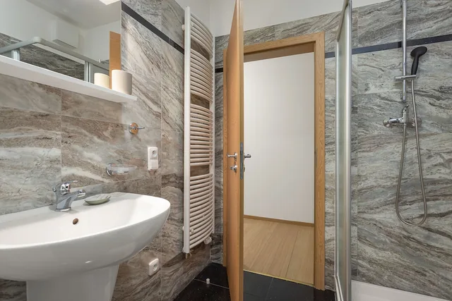 شقة سكنية بريميوم بسريرين كوين مع أريكة، Prague City Residence 7/7