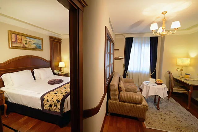 غرفة عائلية رباعية بسرير كوين مع أريكة، Glk Premier Regency Suites And Spa 2/10