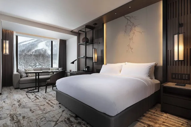 Room, King Bed, Higashiyama Niseko Village, a Ritz-Carlton Reserve 3/10