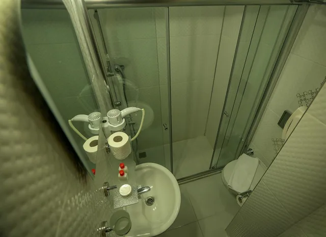 Room, Single, 1 Double and 1 Single Bed، Kaftan Hotel 4/5