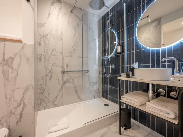غرفة بسرير مزدوج بشرفة، Mercure La Rochelle Vieux Port Sud 5/8
