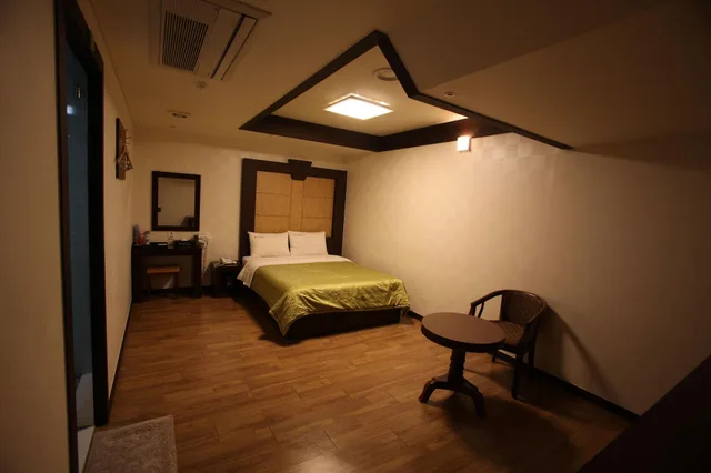 Economy, Basement, Double Bed, No Window، Hill House Hotel 1/4