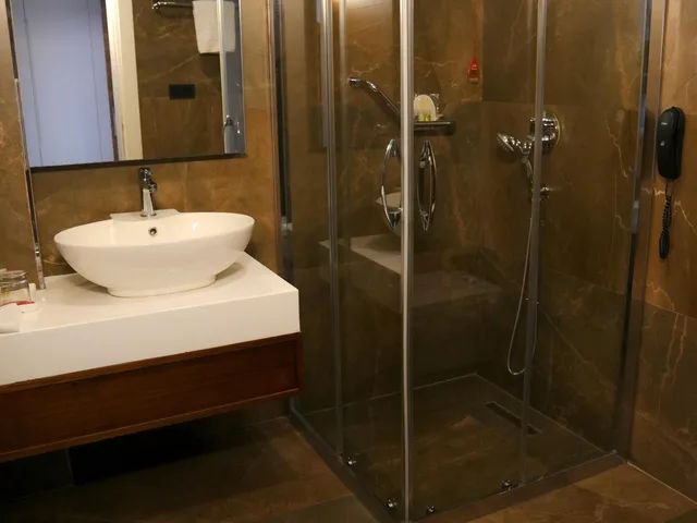 غرفة سوبيريور بسرير كينج، Ramada Hotel & Suites by Wyndham Erbil 32 Park 2/3