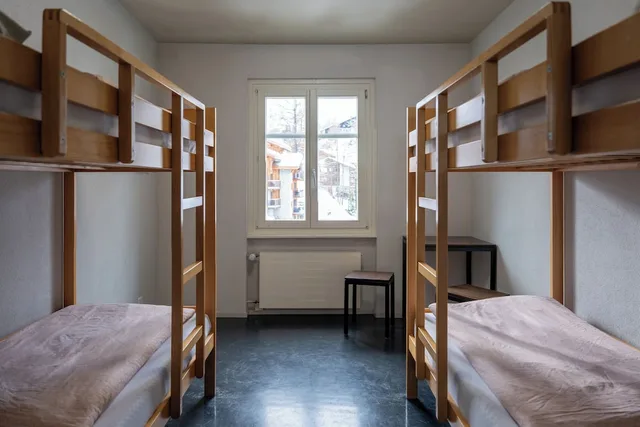 غرفة رباعية بأسرّة بطابقين بحمام خاص، Youth Hostel Zermatt 1/8