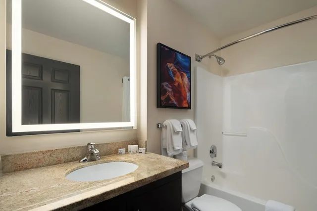 جناح بسريرين كوين بغرفتي نوم، Candlewood Suites St Louis St Charles an IHG Hotel 5/10