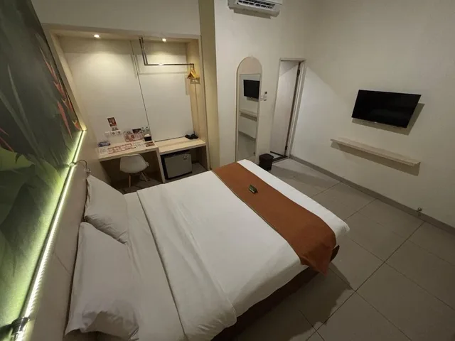 Deluxe, Queen Bed, D'Bamboo Suites 2/10