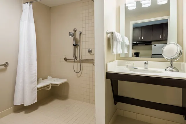 استوديو بسرير كينج مع أريكة، TOWNEPLACE SUITES LATHAM ALBANY AIRPORT 6/10