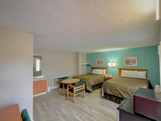 غرفة بسريرين كوين، Overton Motel Livingston 1/3
