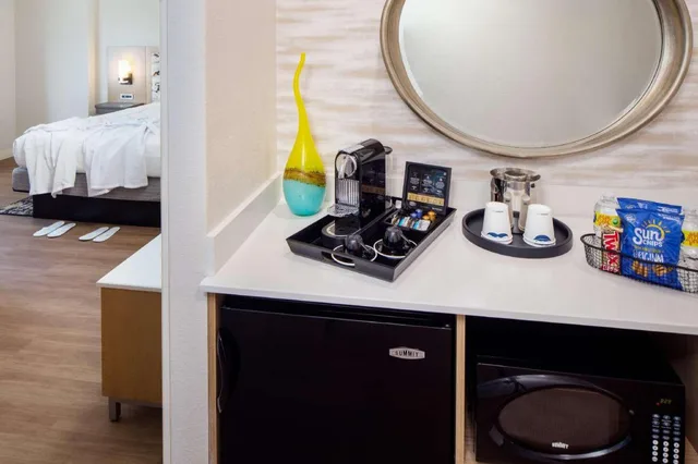 جناح بسرير كينج مع أريكة لذوي الإعاقة، Hampton Inn Suites By Hilton Miami Brickell Downtown 5/5