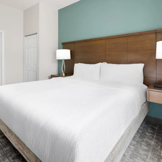 جناح بسرير كوين لذوي الإعاقة، Staybridge Suites Harrisburg Hershey 2/5