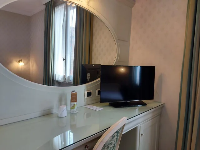 Compact، Phi Hotel Canalgrande 7/8