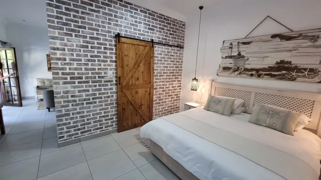 1 Bedroom, Deluxe, Family, Apartment, Twin Beds, Bunk Bed, Pool View, Patio, Lalapanzi Guest House 9/10