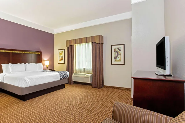 استوديو بسرير كينج لذوي الإعاقة، La Quinta Inn Suites Cleburne 1/1