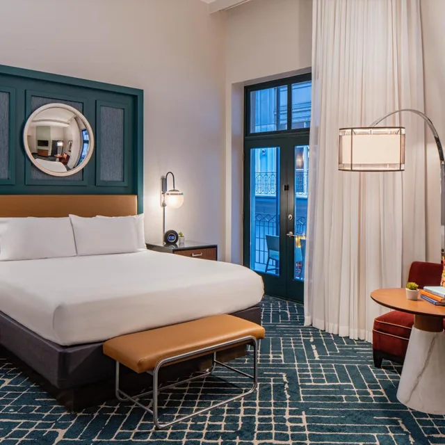 غرفة بسرير كينج بشرفة بإطلالة، Hyatt Centric French Quarter New Orleans 1/3