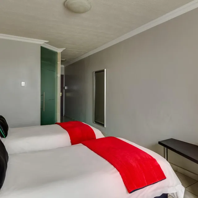 غرفة بسرير مزدوج أو سريرين منفصلين، Bon Hotel Empangeni 3/10