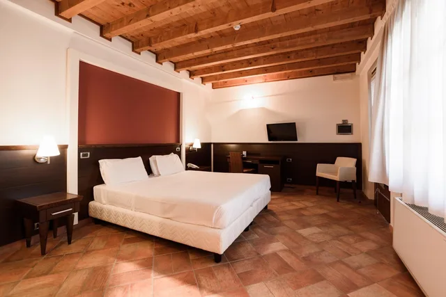 غرفة بسرير كينج بجاكوزي، Country Hotel Castelbarco 1/8