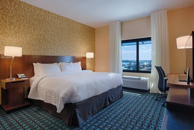 Room, King Bed, Water View, Accessible، Fairfield Inn Suites Clearwater Beach 2/2
