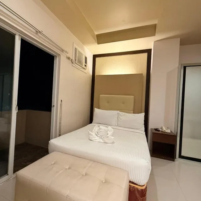 غرفة ديلوكس بسرير مزدوج بشرفة، Sierra Hotel 1/10