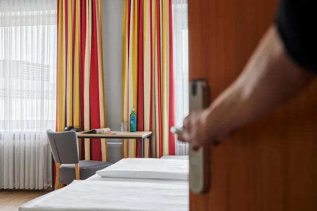 غرفة ثلاثية مع أريكة، Central Hotel 6/10