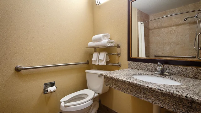 Standard, King Bed, Accessible, Best Western Bastrop Pines Inn 6/7