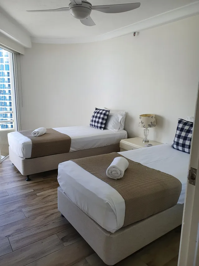 3 Bedrooms, Deluxe, Apartment, 2 Double and Twin Beds، Zenith Ocean Front Apartments 2/4
