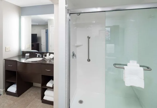جناح بسرير كينج وسريرين مزدوجين بغرفتي نوم، Homewood Suites by Hilton Austin NW near The Domain 3/5