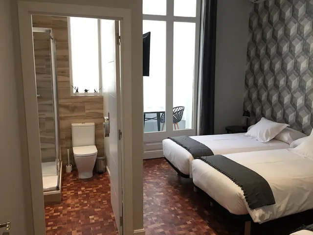 غرفة ثلاثية بثلاثة أسرّة بحمام خاص، Hip Karma Hostel Shared Rooms 1/1