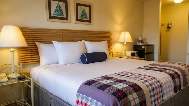 غرفة كومفورت بسرير كينج، Pier Blue Inn Old Saybrook 6/8