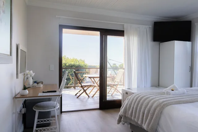 غرفة كومفورت بسريرين منفصلين بإطلالة على البحر بشرفة بغرفة نوم واحدة، White Shark Guest House 8/10