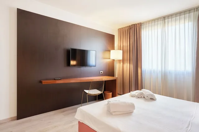 غرفة بسرير كوين، Hotel Cyrano 2/5