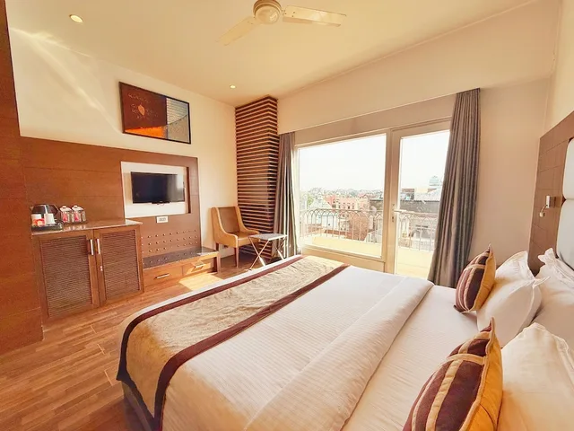 غرفة بزنس بسرير كينج بإطلالة على المدينة بغرفة نوم واحدة، Hotel Sawera Grand 1/10