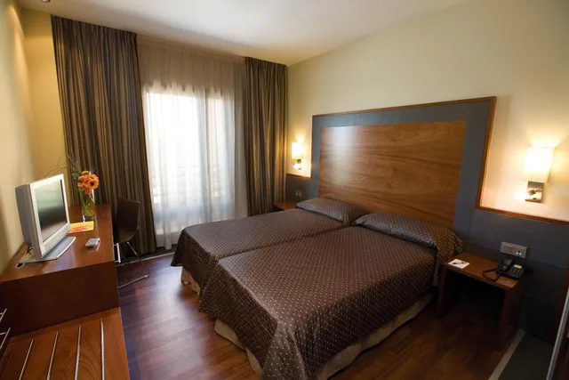 Room, Double Bed, Hotel F G Logrono 5/10
