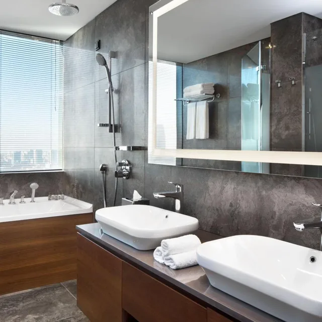 جناح ركني بسرير كينج مع أريكة مع دخول الصالة، Sheraton Grand Istanbul Atasehir 5/7