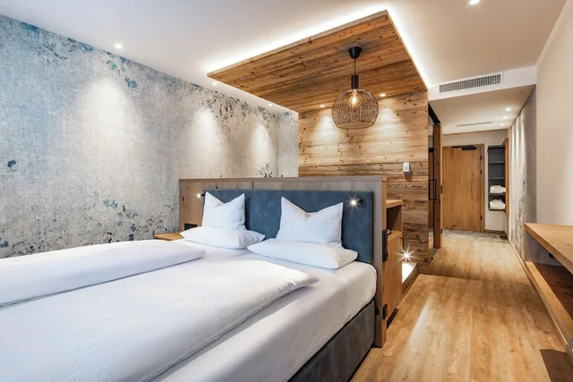 غرفة ديلوكس بسرير كينج، Hotel Alpenhof 2/4
