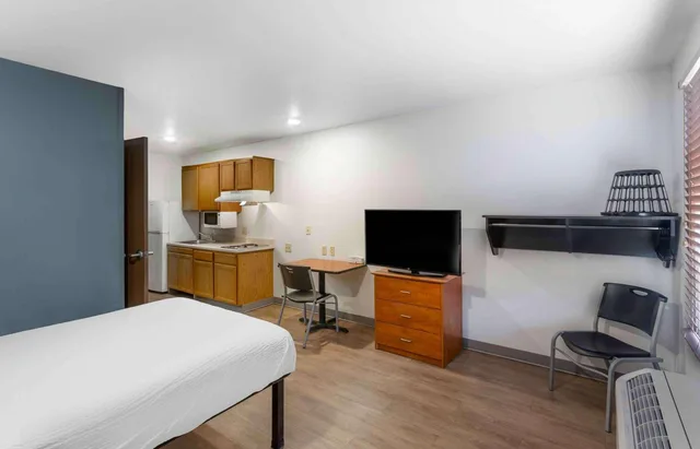 Standard, Double Bed, Extended Stay America Select Suites - Ogden 3/6