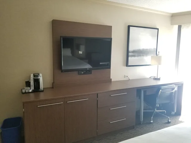 غرفة قياسية بسرير كينج بشرفة، Holiday Inn Express Edmonton Downtown 6/6