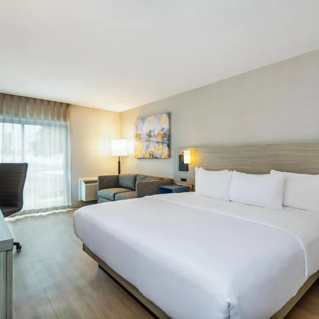 غرفة بسرير كينج في الطابق الأرضي، Comfort Inn Parry Sound 9/10