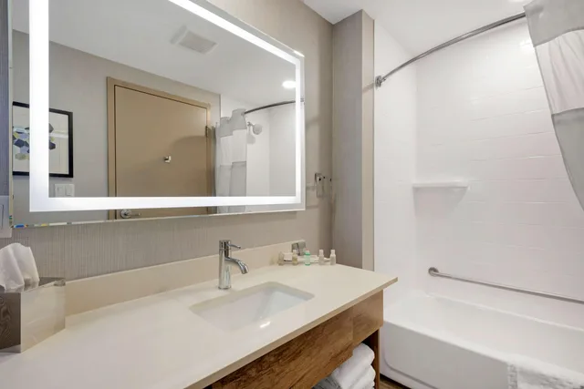 Suite, 2 Queen Beds, Best Western Premier Executive Residency Medicine Hat 6/9