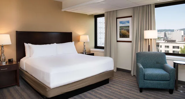 Room, King Bed, Balcony, Large, Doubletree By Hilton Hotel Portland 3/6