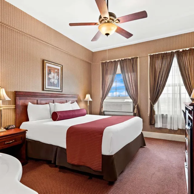 جناح بسرير كينج مع أريكة، Genetti Hotel SureStay Collection By Best Western 2/8