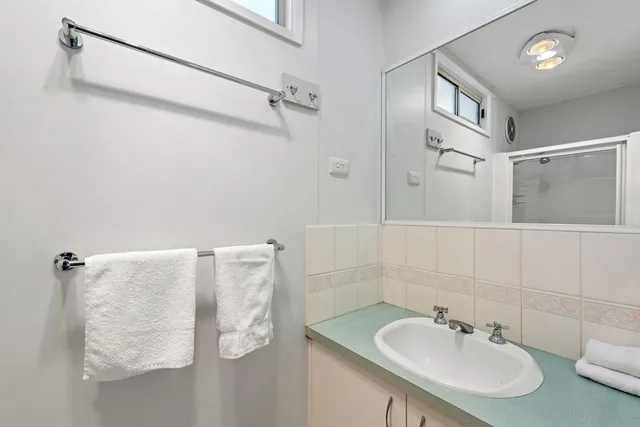 كابينة سوبيريور بسرير كوين بـ3 غرف نوم، DISCOVERY PARKS - ECHUCA 5/6