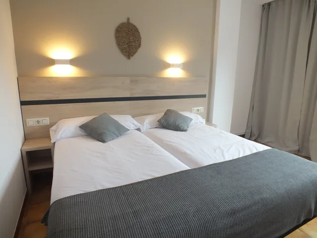 غرفة قياسية بسرير مزدوج أو سريرين منفصلين، Hotel Alda Camiño Ingles 1/10