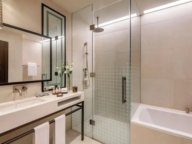 Corniche, Superior, King Bed, with View، Alwadi Hotel Doha - MGallery Collection 5/7