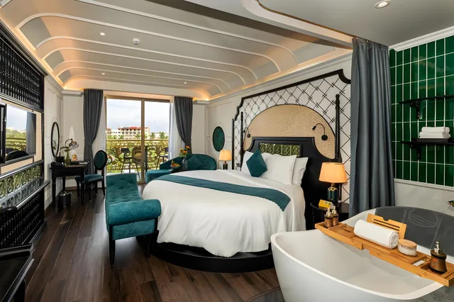 جناح سيغنتشر بشرفة، Grand Sunrise Palace Hoi An 1/2