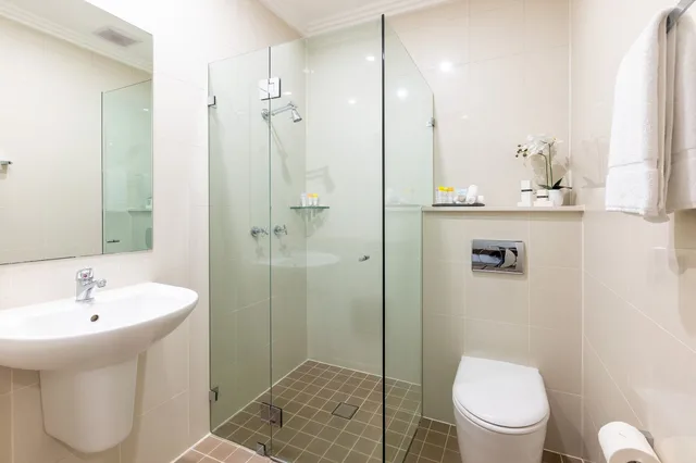 شقة بسرير كينج وسرير فردي بمطبخ صغير، Best Western Plus Camperdown Suites 8/10
