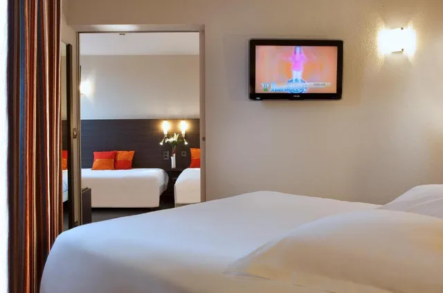 Chambre Familiale، Escale Oceania Nantes Aeroport 1/3